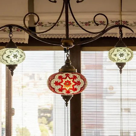 Colorful Flat With Central Location Near Trendy Attractions In Karsiyaka דירה