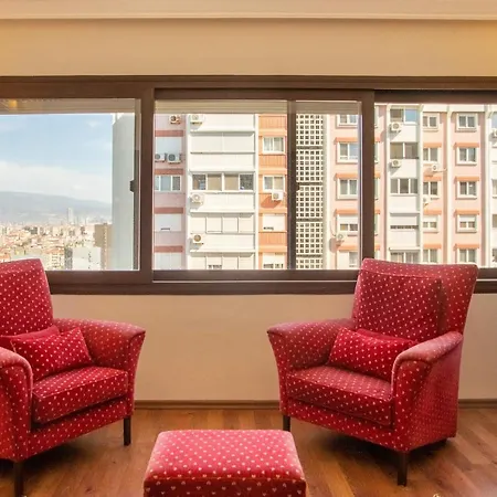 Colorful Flat With Central Location Near Trendy Attractions In Karsiyaka דירה איזמיר