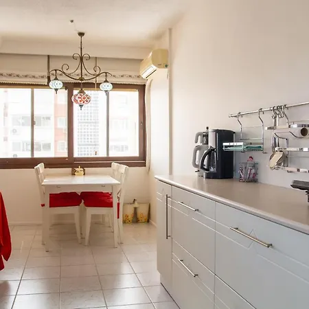 דירה Colorful Flat With Central Location Near Trendy Attractions In Karsiyaka *