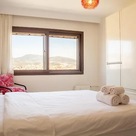 Colorful Flat With Central Location Near Trendy Attractions In Karsiyaka דירה *