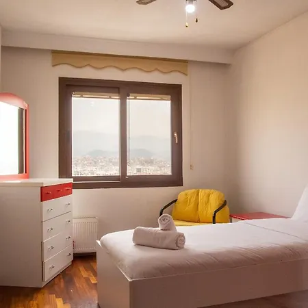 Colorful Flat With Central Location Near Trendy Attractions In Karsiyaka * איזמיר