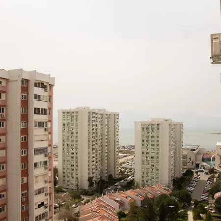 Colorful Flat With Central Location Near Trendy Attractions In Karsiyaka Apartment